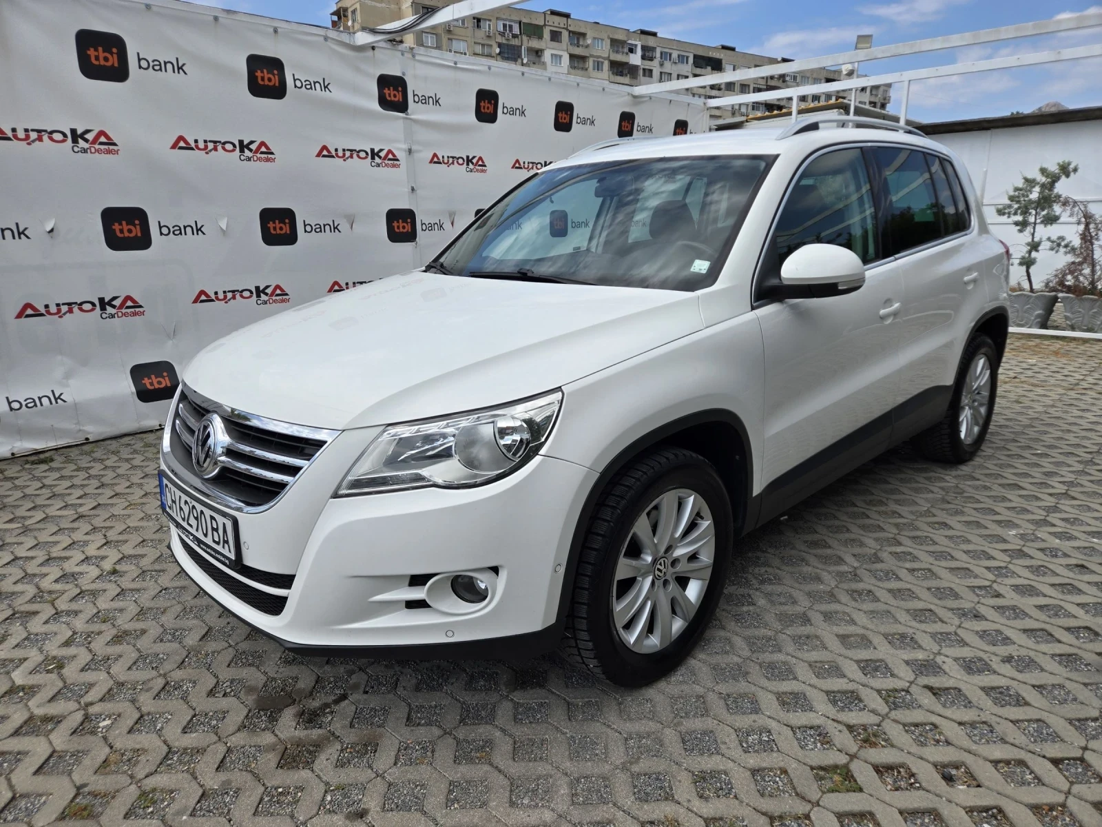 VW Tiguan 2.0TDI-140кс= АВТОМАТ= 4Х4= НАВИ= КАМЕРА, снимка 6 - Автомобили и джипове - 55657024