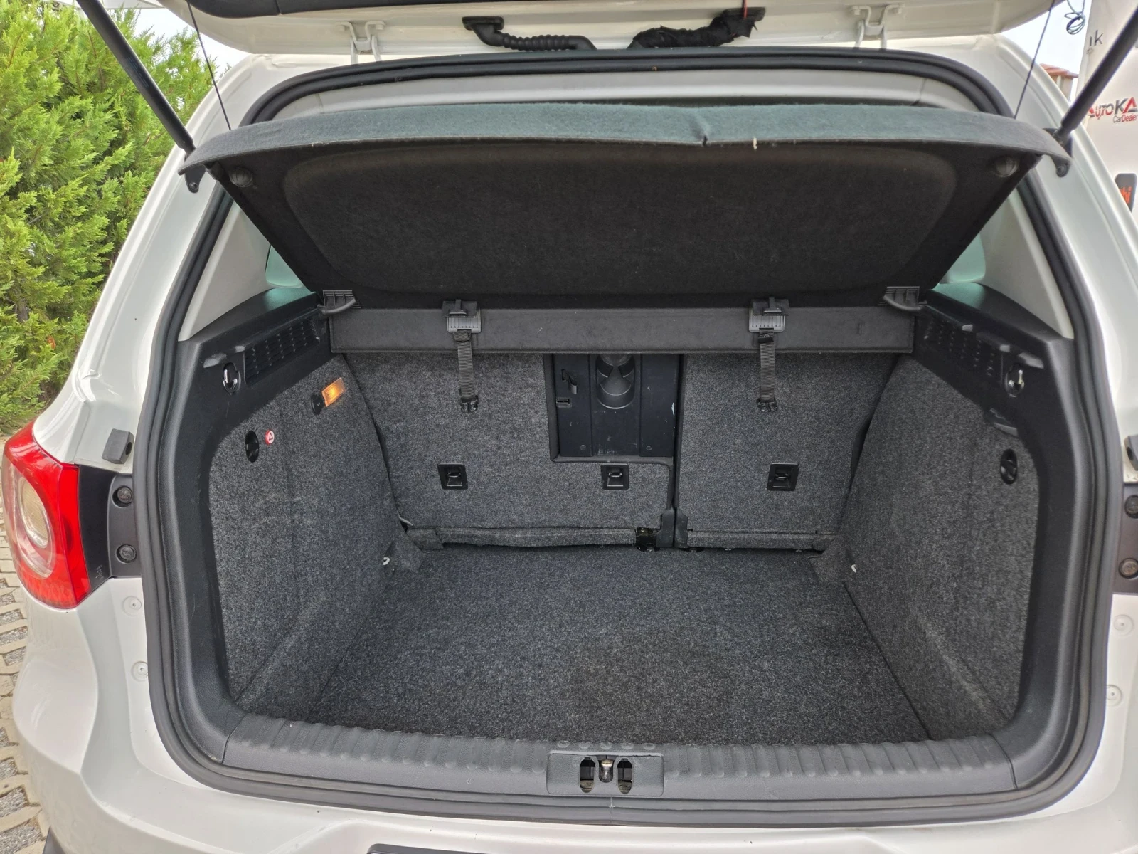 VW Tiguan 2.0TDI-140кс= АВТОМАТ= 4Х4= НАВИ= КАМЕРА, снимка 10 - Автомобили и джипове - 55657024