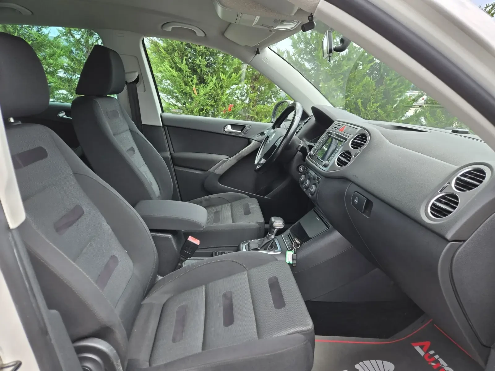 VW Tiguan 2.0TDI-140кс= АВТОМАТ= 4Х4= НАВИ= КАМЕРА, снимка 14 - Автомобили и джипове - 55657024