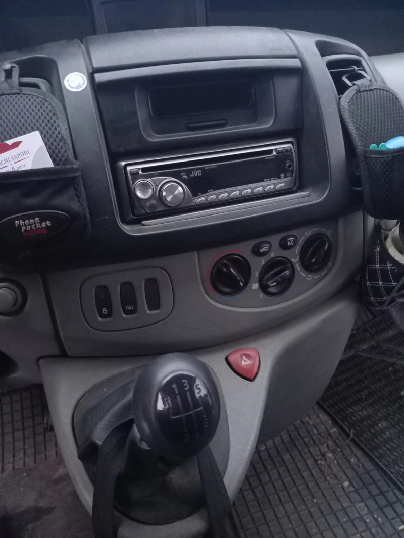 Renault Trafic 2.5 136к 6 ск климатик италия, снимка 4 - Бусове и автобуси - 47396233