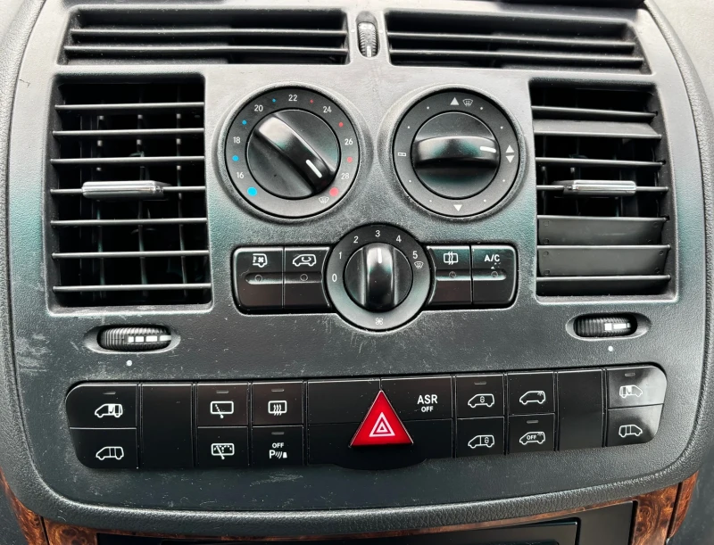 Mercedes-Benz Viano, снимка 14 - Бусове и автобуси - 53288986
