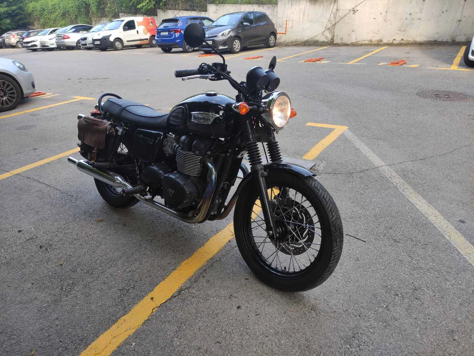 Triumph Bonneville T100 Black, снимка 2 - Мотоциклети и мототехника - 55335451