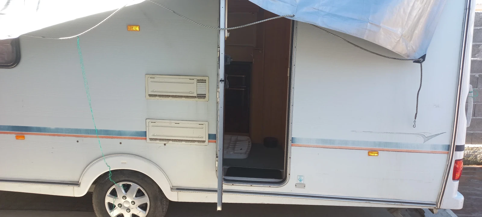 Каравана Fleetwood 450, снимка 4 - Каравани и кемпери - 54371041