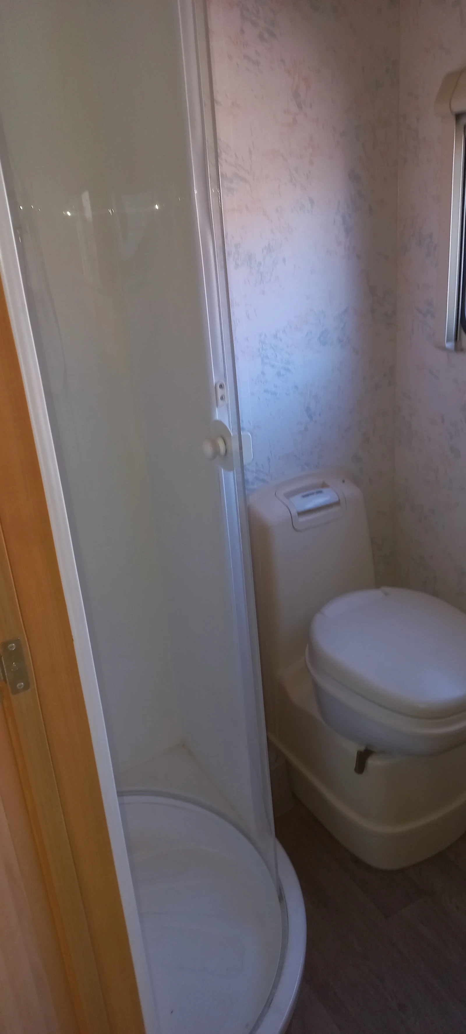 Каравана Fleetwood 450, снимка 6 - Каравани и кемпери - 54371041