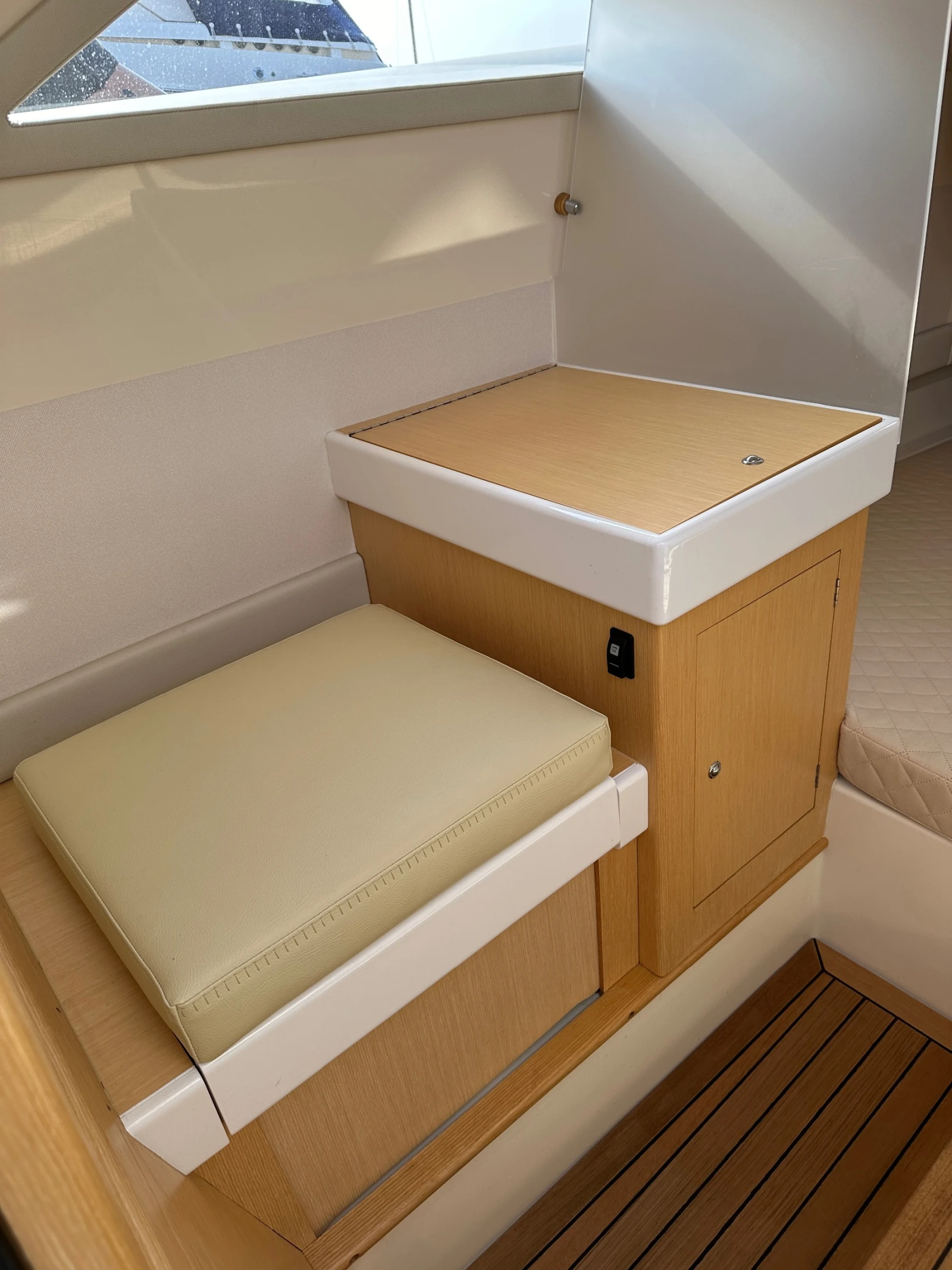   Technohull Explorer 40 | Mobile.bg   13