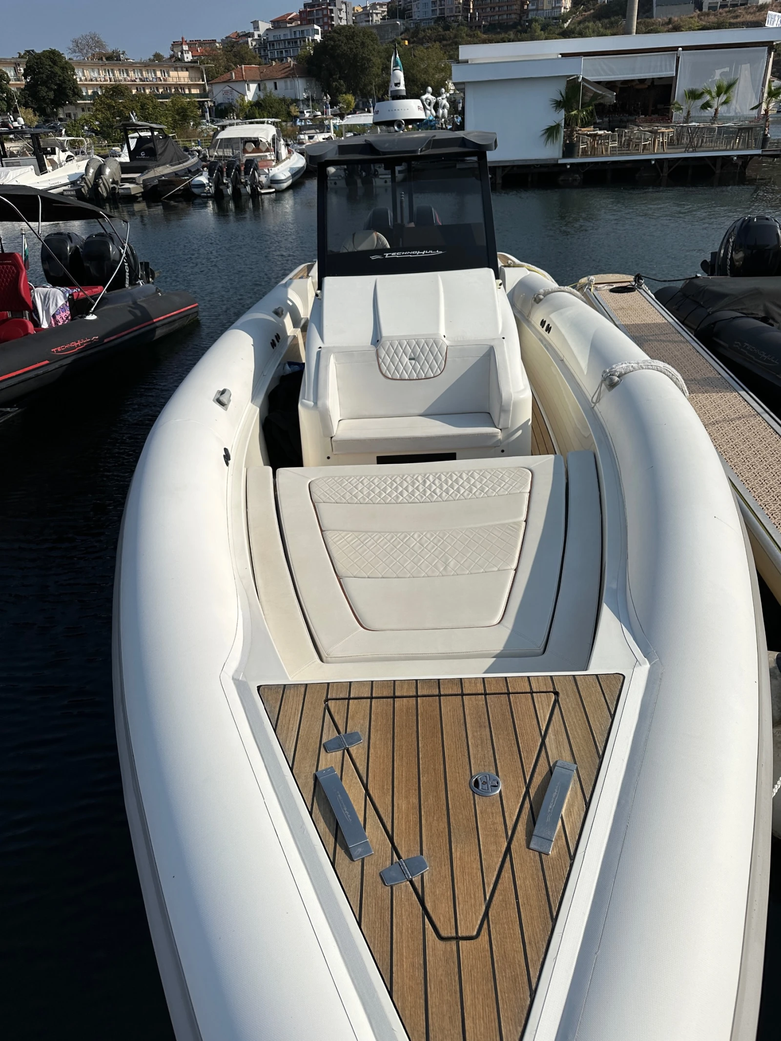   Technohull Explorer 40 | Mobile.bg   17
