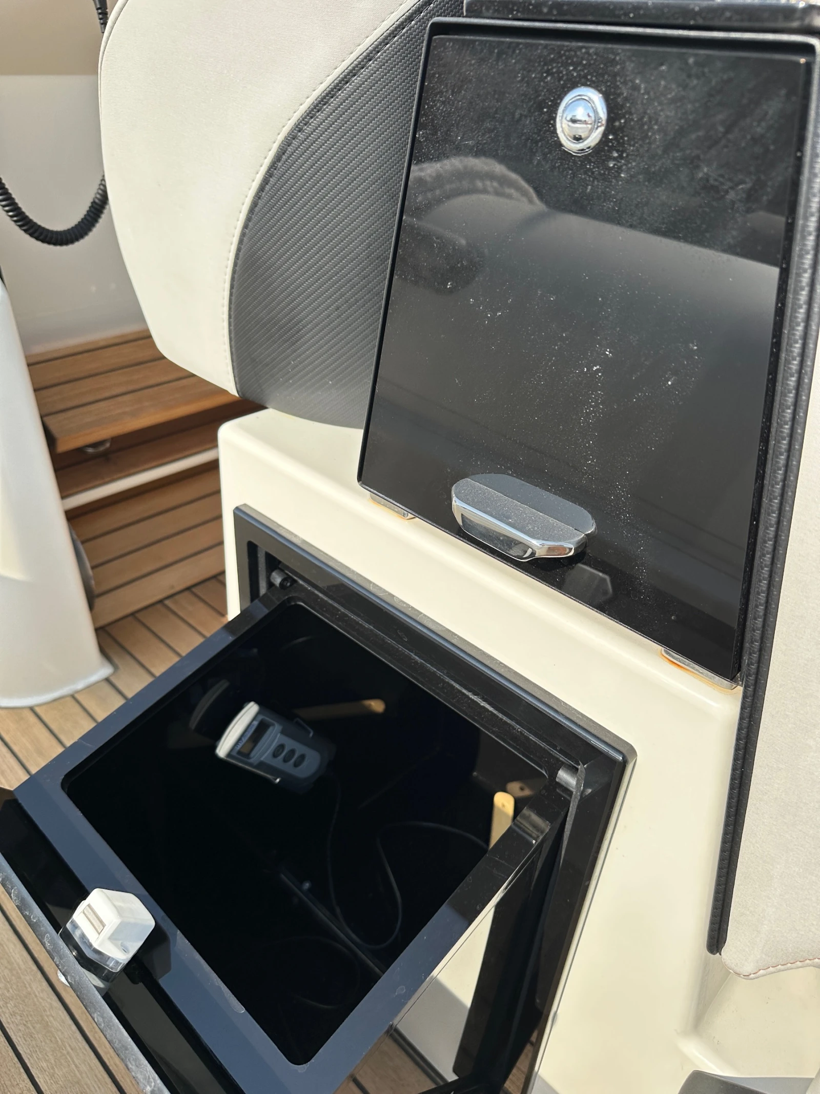   Technohull Explorer 40 | Mobile.bg   15