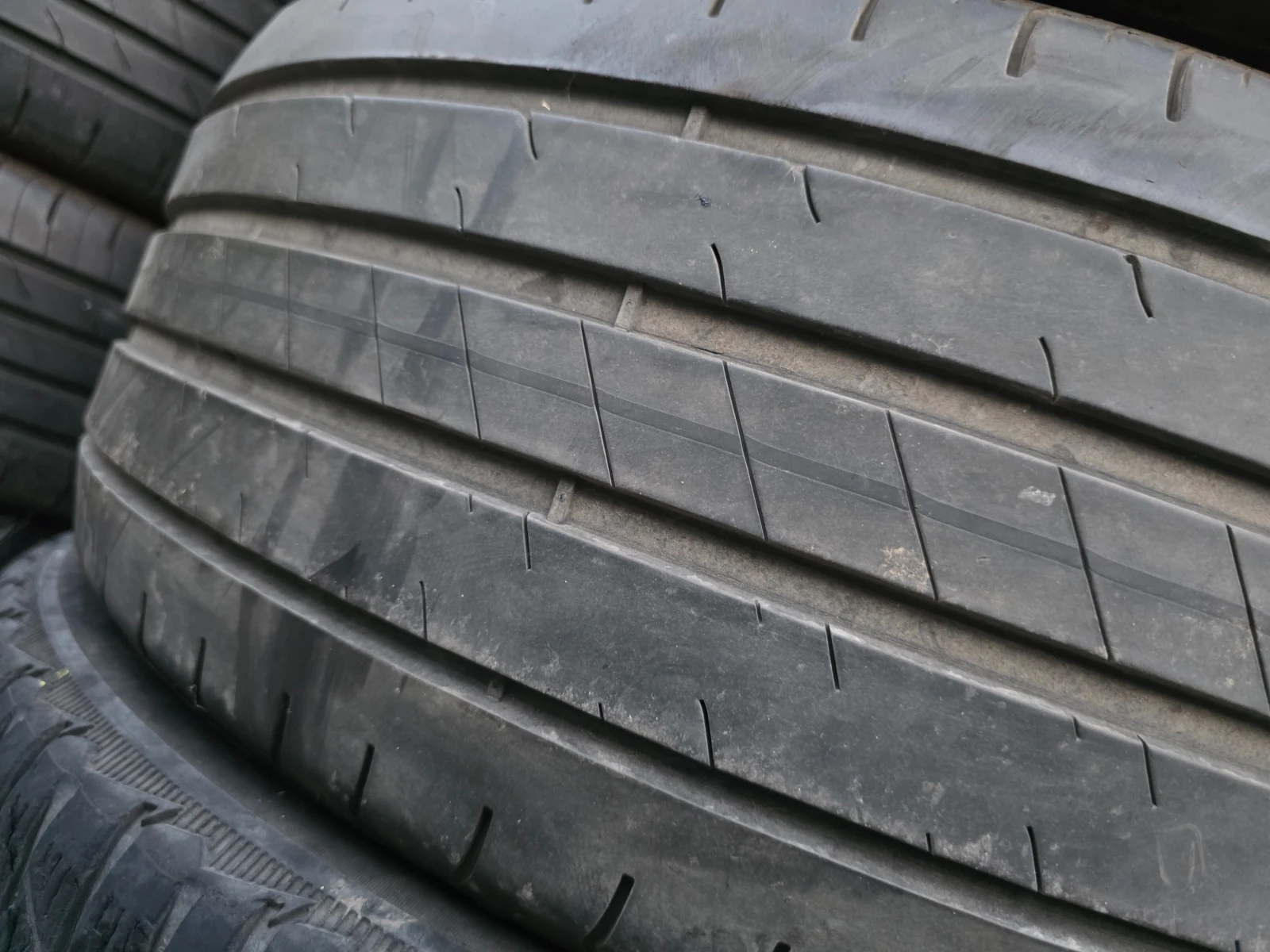 Гуми Летни 235/50R19, снимка 4 - Гуми и джанти - 53982440