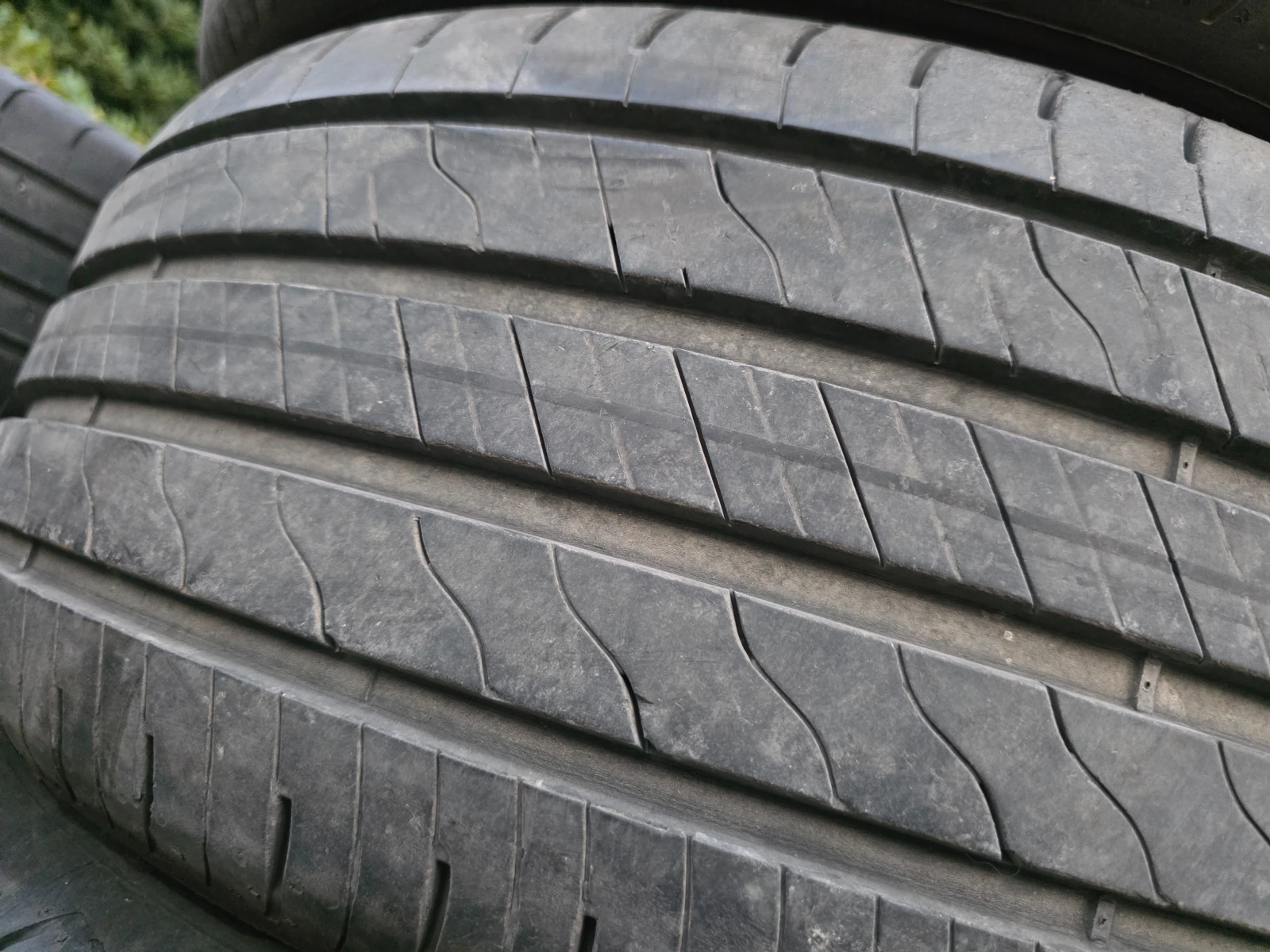 Гуми Летни 235/50R19, снимка 2 - Гуми и джанти - 53982440