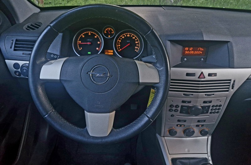 Opel Astra 1.7 CDTI 110КС, снимка 12 - Автомобили и джипове - 45992125