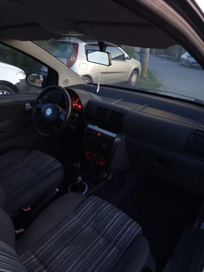 VW Fox 1.2i 75кс, снимка 4 - Автомобили и джипове - 47461714