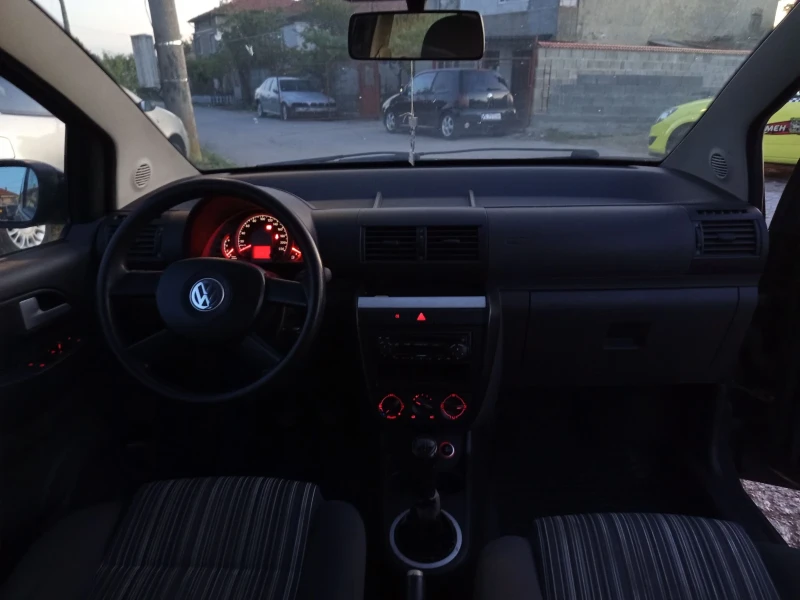 VW Fox 1.2i 75кс, снимка 5 - Автомобили и джипове - 47461714