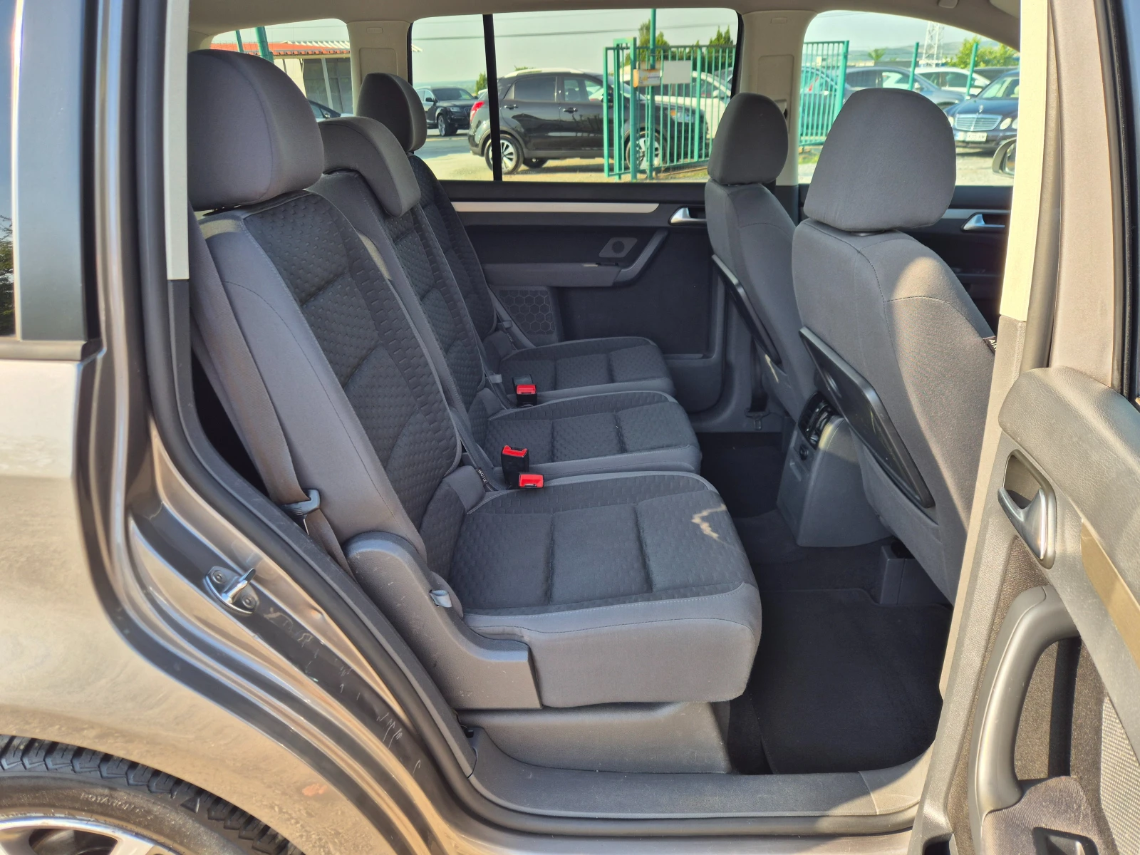 VW Touran 2.0TDI - изображение 10