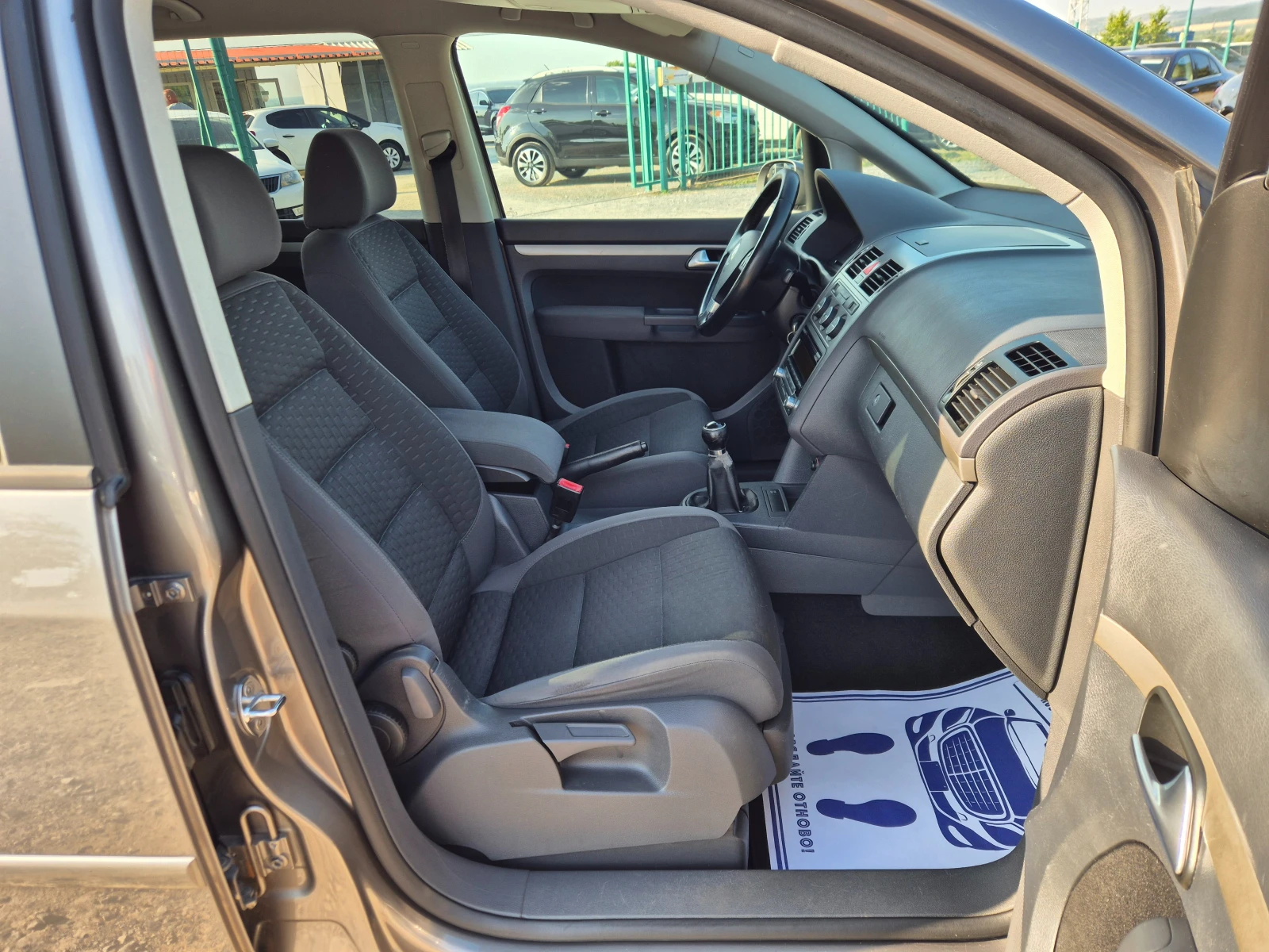 VW Touran 2.0TDI - изображение 9