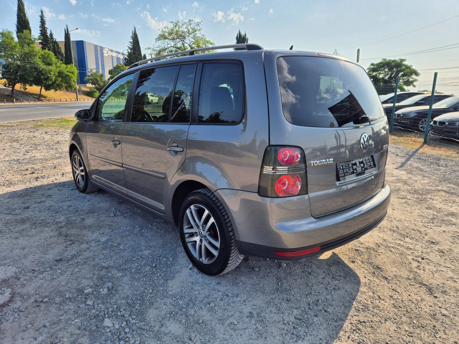 VW Touran 2.0TDI - изображение 3