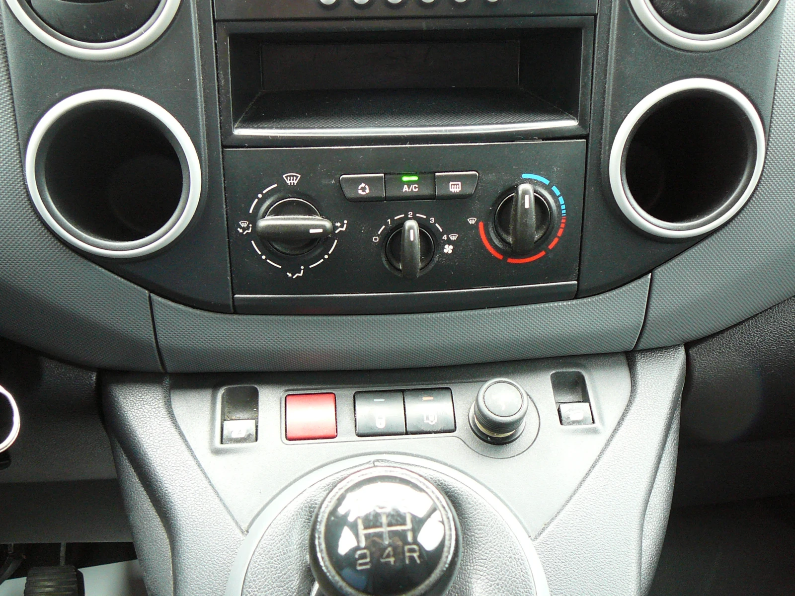 Peugeot Partner 1.6 hdi Клима  - изображение 10