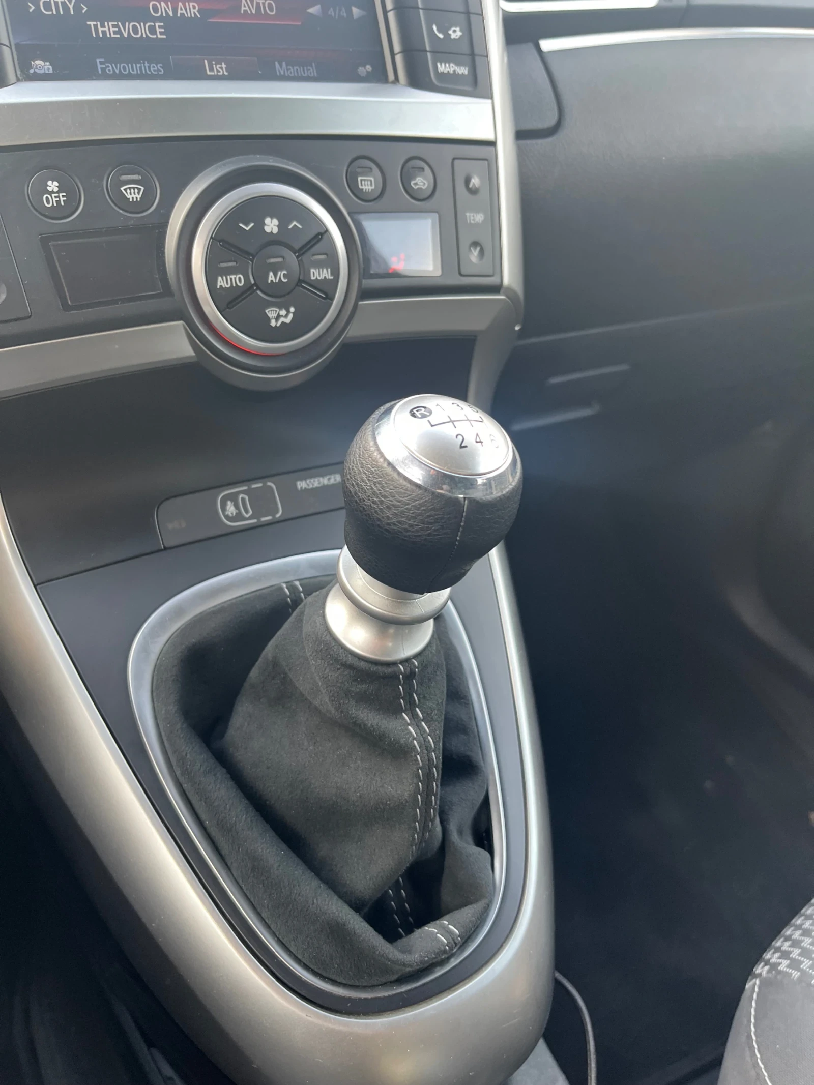 Toyota Verso 1.6 d4d, снимка 3 - Автомобили и джипове - 53866274