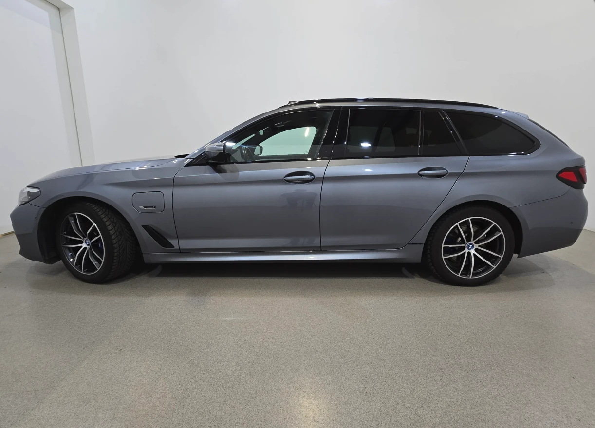 BMW 530E Touring Plug-In M-Sport PANORAMA, снимка 3 - Автомобили и джипове - 53911593