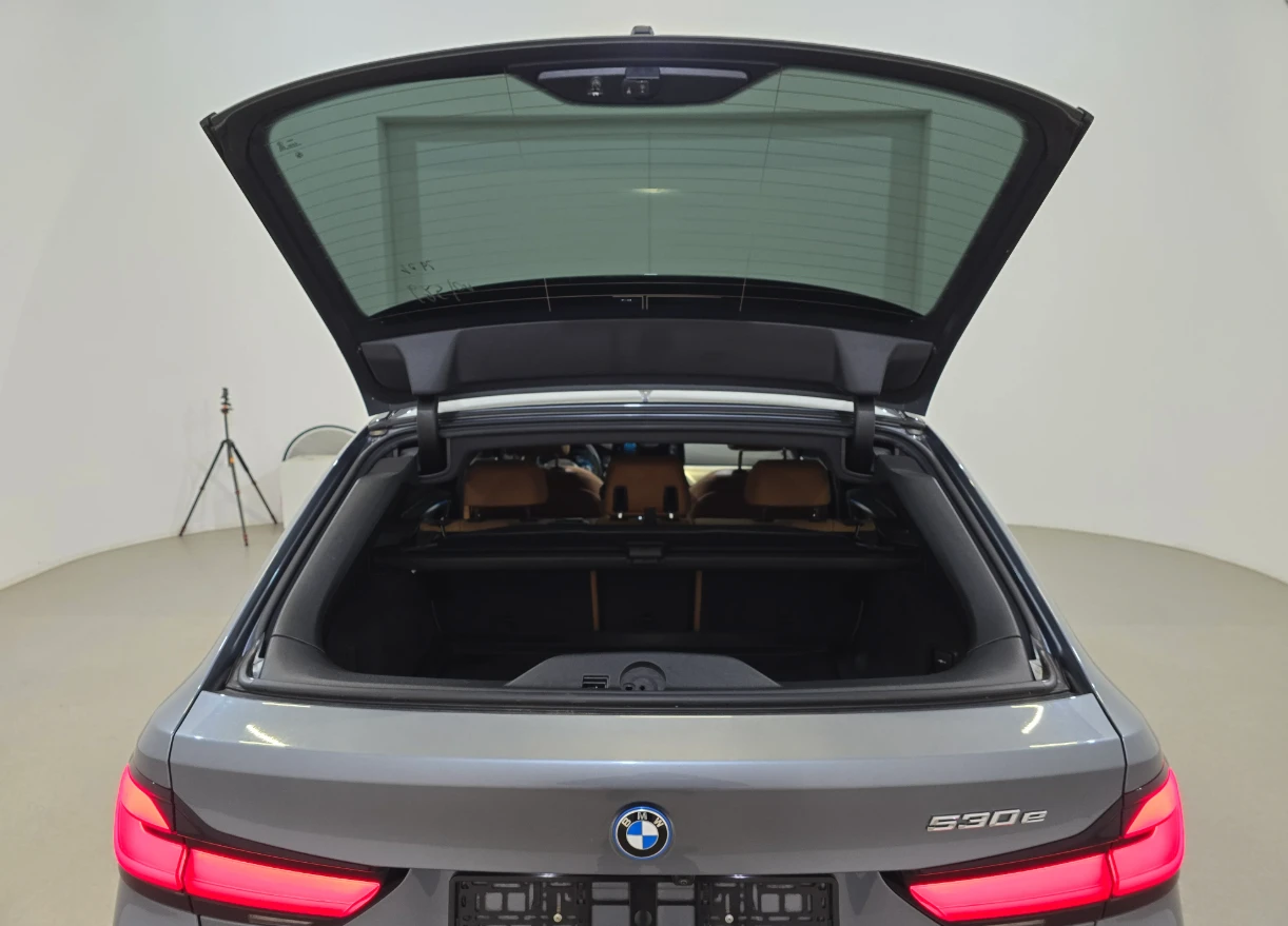 BMW 530E Touring Plug-In M-Sport PANORAMA, снимка 8 - Автомобили и джипове - 53911593