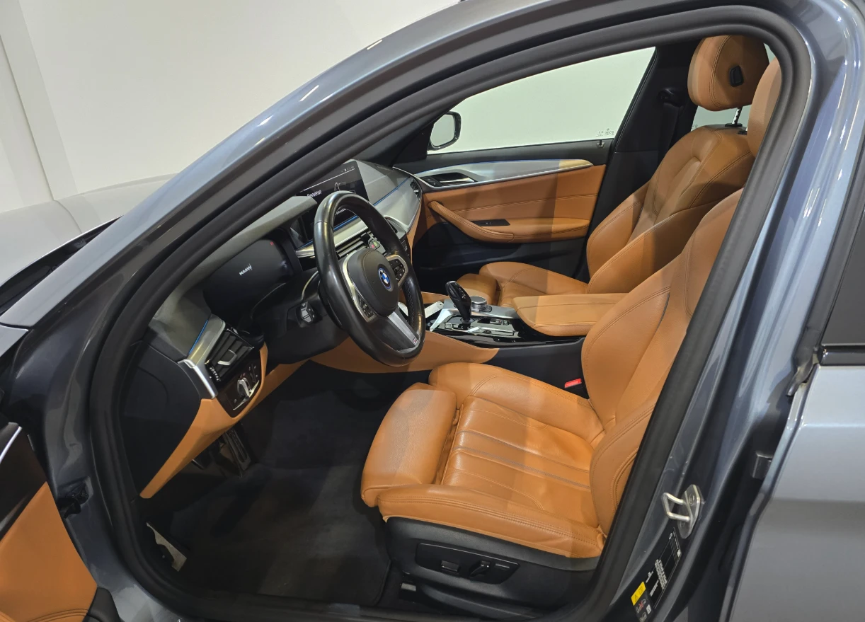 BMW 530E Touring Plug-In M-Sport PANORAMA, снимка 10 - Автомобили и джипове - 53911593