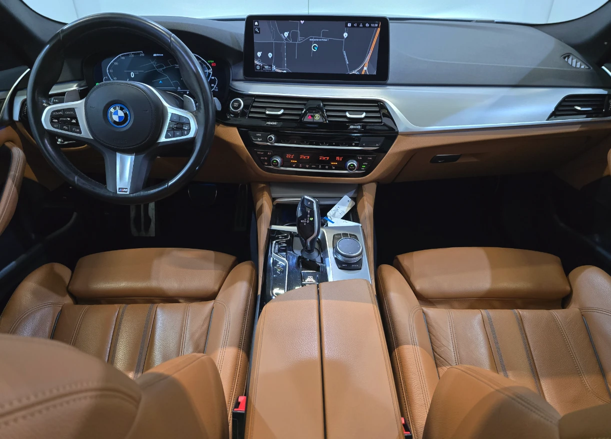 BMW 530E Touring Plug-In M-Sport PANORAMA, снимка 11 - Автомобили и джипове - 53911593