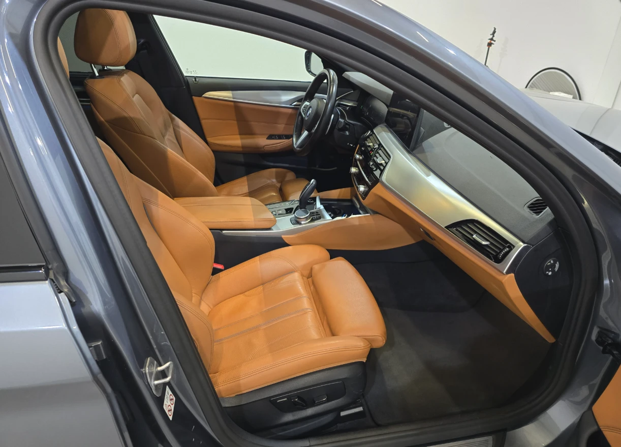 BMW 530E Touring Plug-In M-Sport PANORAMA, снимка 15 - Автомобили и джипове - 53911593