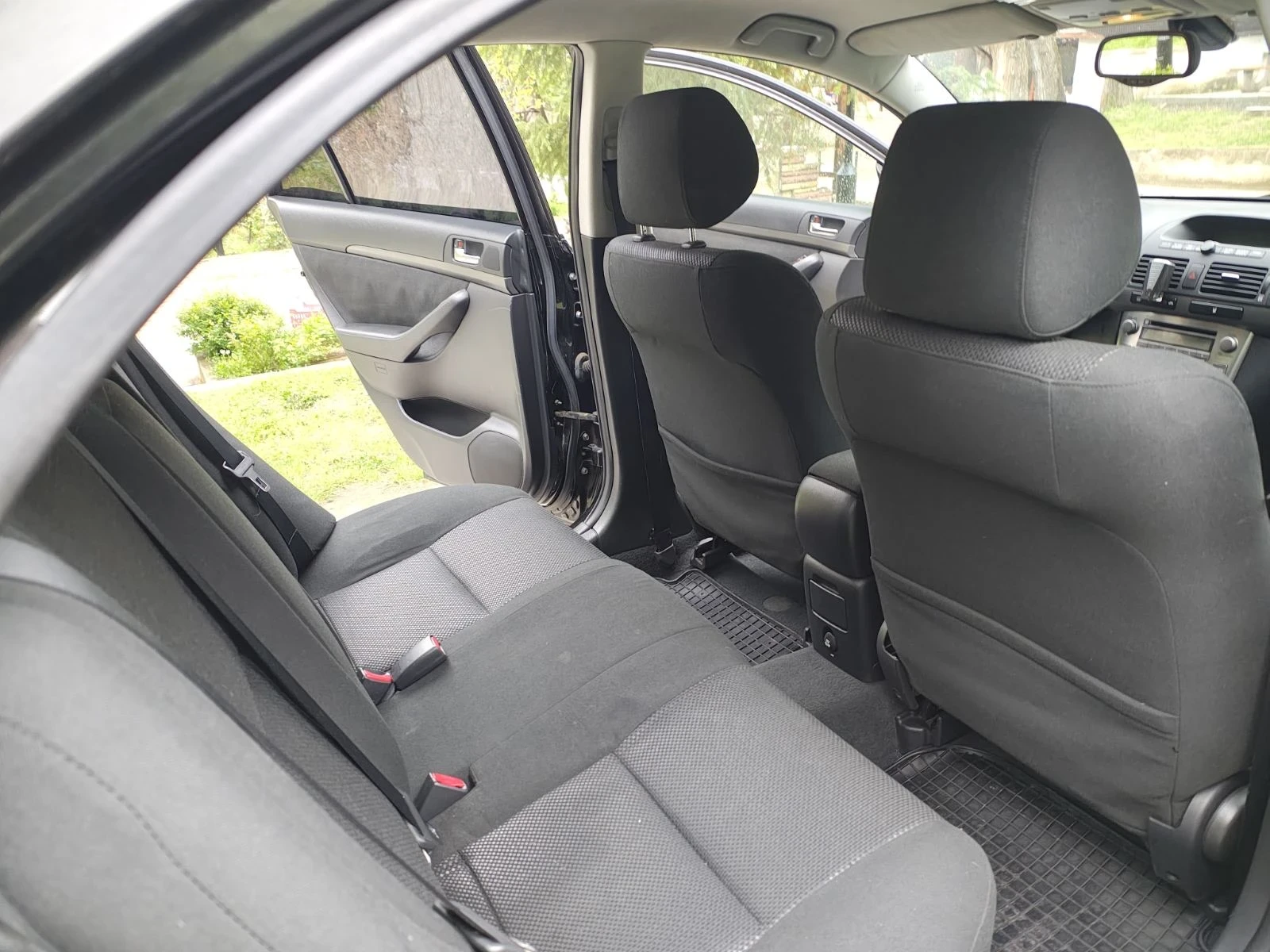 Toyota Avensis, снимка 10 - Автомобили и джипове - 54404875