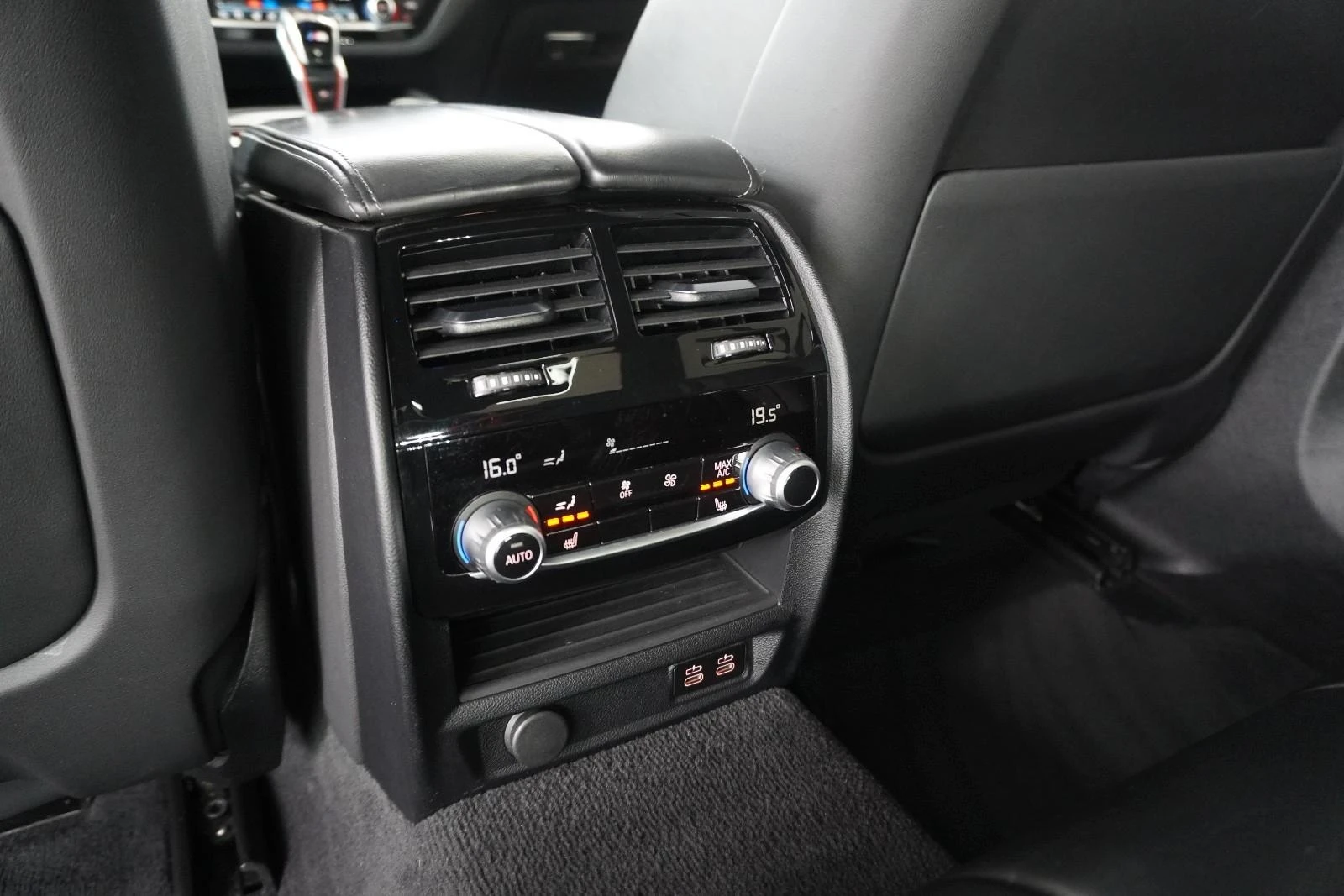 BMW M5 4.4 Twin Turbo LCI, снимка 8 - Автомобили и джипове - 54550428