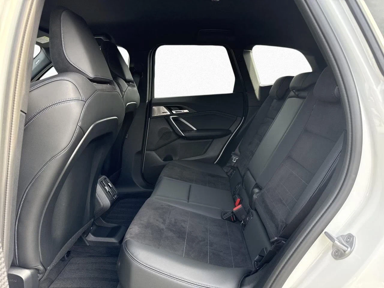 BMW iX1 xDrive30 M-Sport Ad.LED DISTR 360* HUD Winter Pack | Mobile.bg � ����������� 12