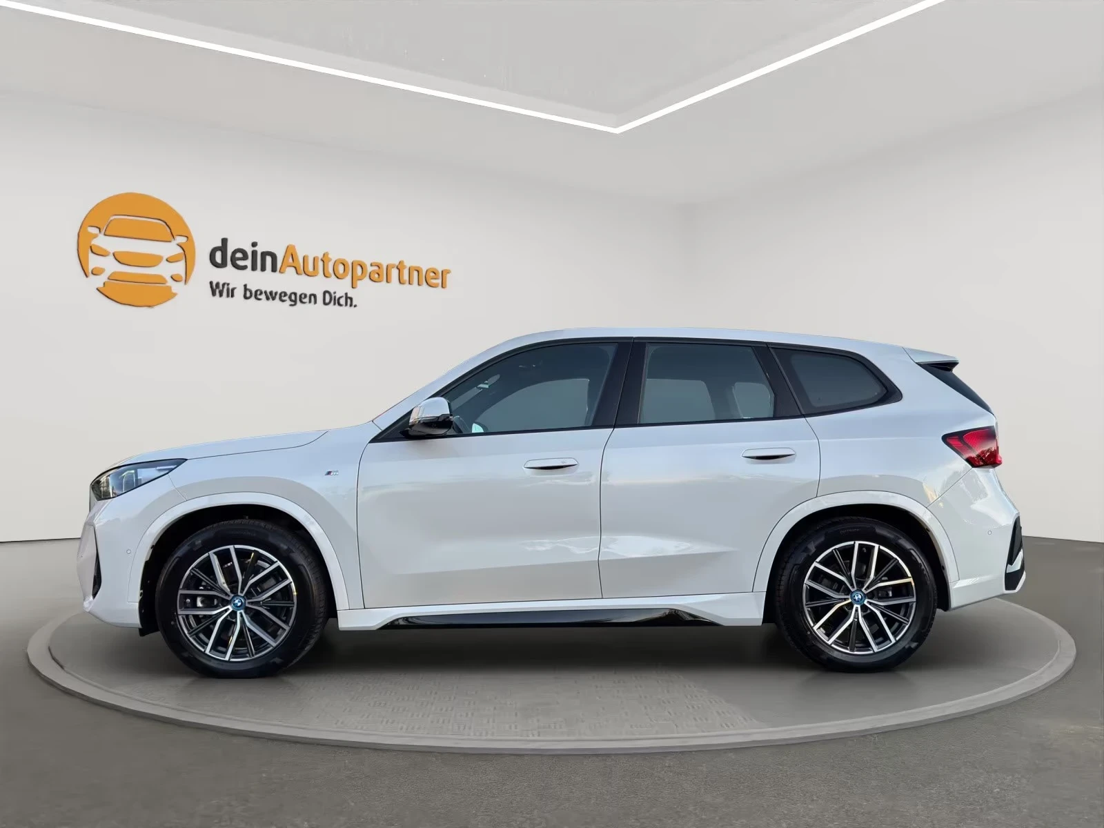 BMW iX1 xDrive30 M-Sport Ad.LED DISTR 360* HUD Winter Pack | Mobile.bg � ����������� 3