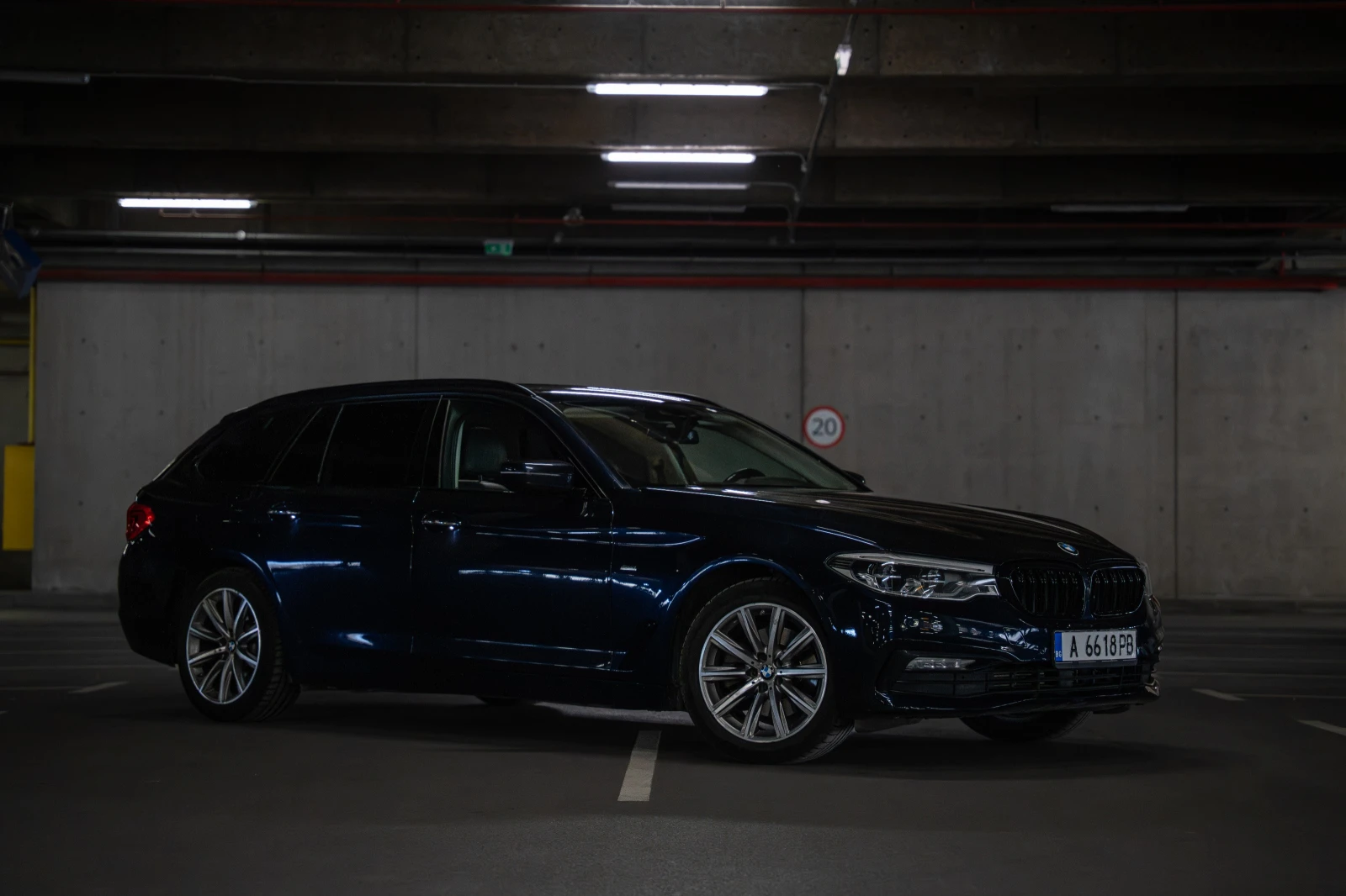 BMW 520 xDrive* Head up, снимка 3 - Автомобили и джипове - 54634223