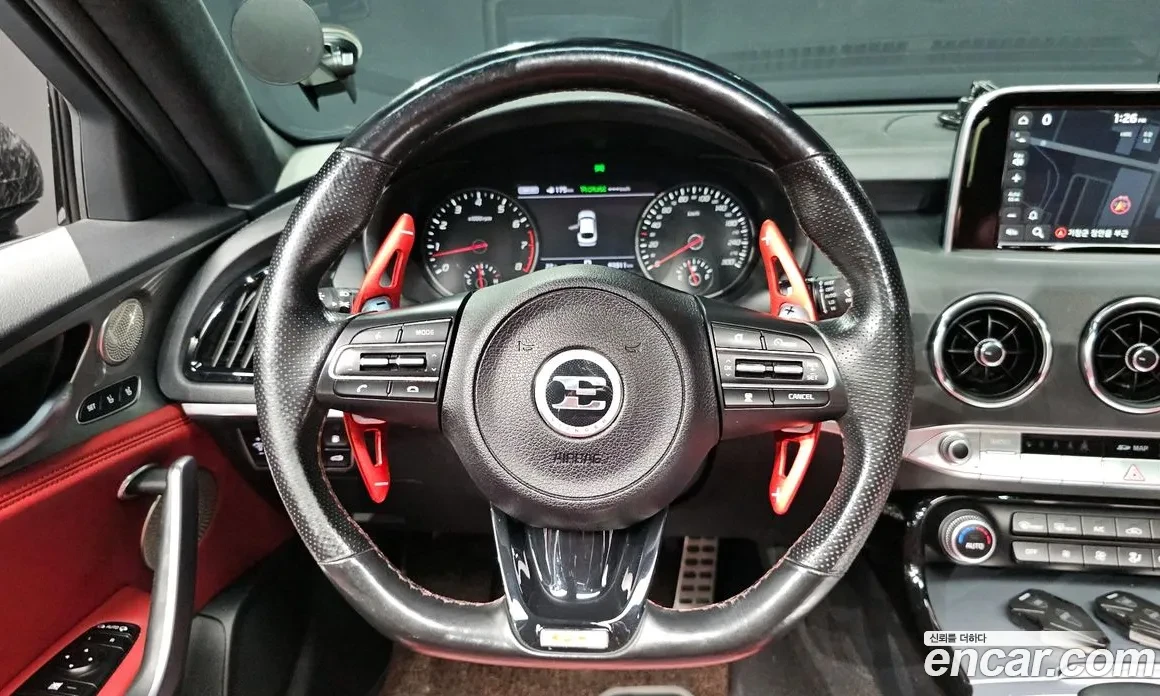 Kia Stinger AWD * HeadsUp * Обдух/Подгрев * 360, снимка 12 - Автомобили и джипове - 54726920