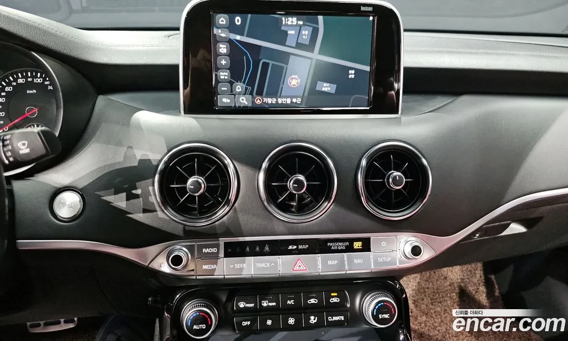 Kia Stinger AWD * HeadsUp * Обдух/Подгрев * 360, снимка 14 - Автомобили и джипове - 54726920