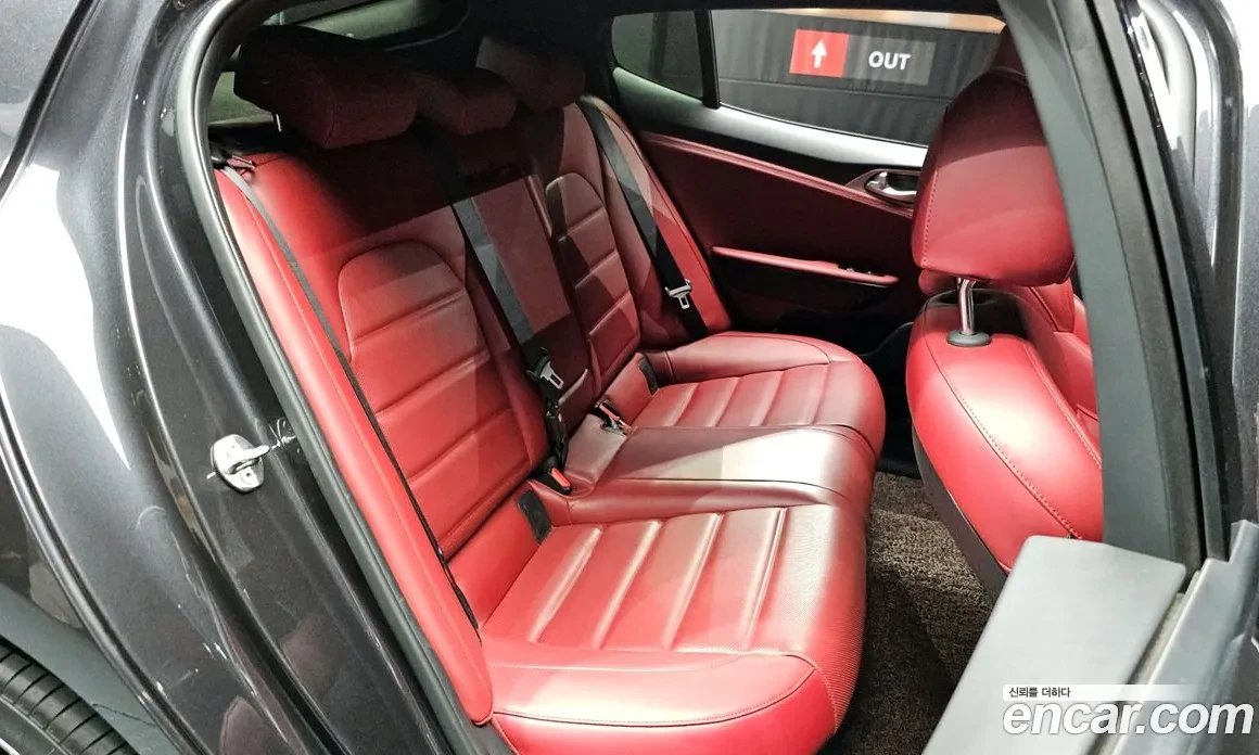Kia Stinger AWD * HeadsUp * Обдух/Подгрев * 360, снимка 10 - Автомобили и джипове - 54726920