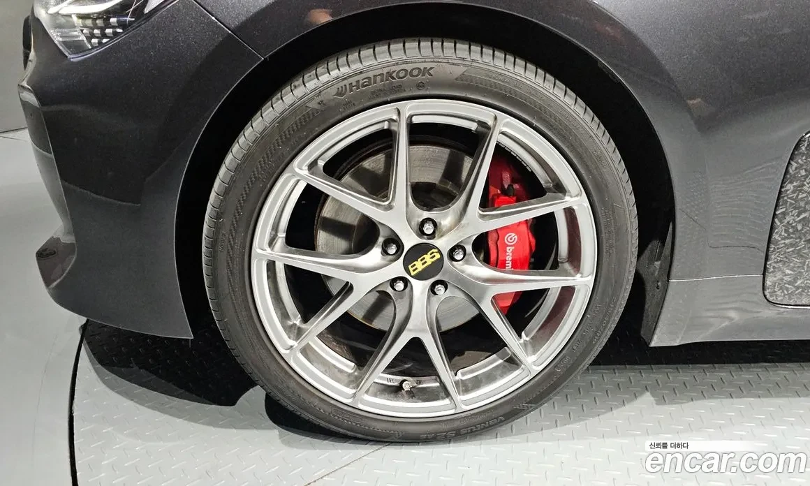 Kia Stinger AWD * HeadsUp * Обдух/Подгрев * 360, снимка 4 - Автомобили и джипове - 54726920