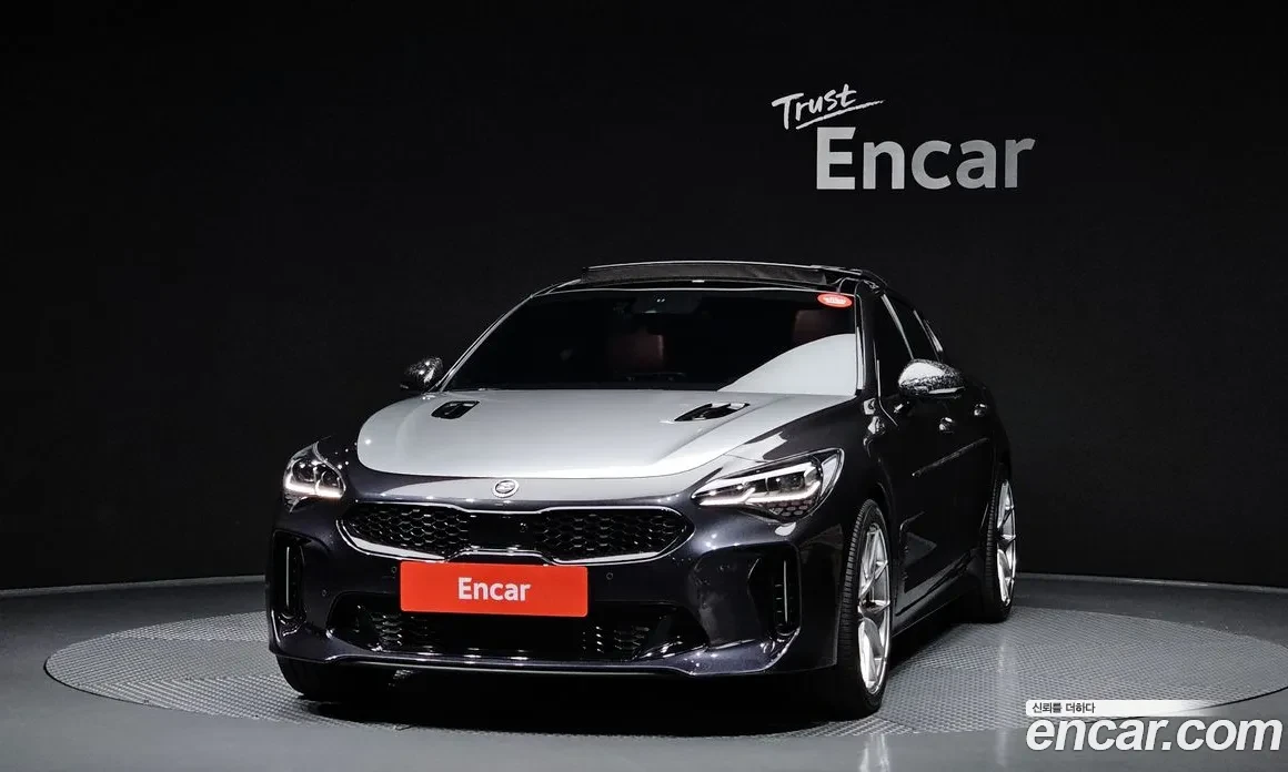 Kia Stinger AWD * HeadsUp * Обдух/Подгрев * 360, снимка 3 - Автомобили и джипове - 54726920