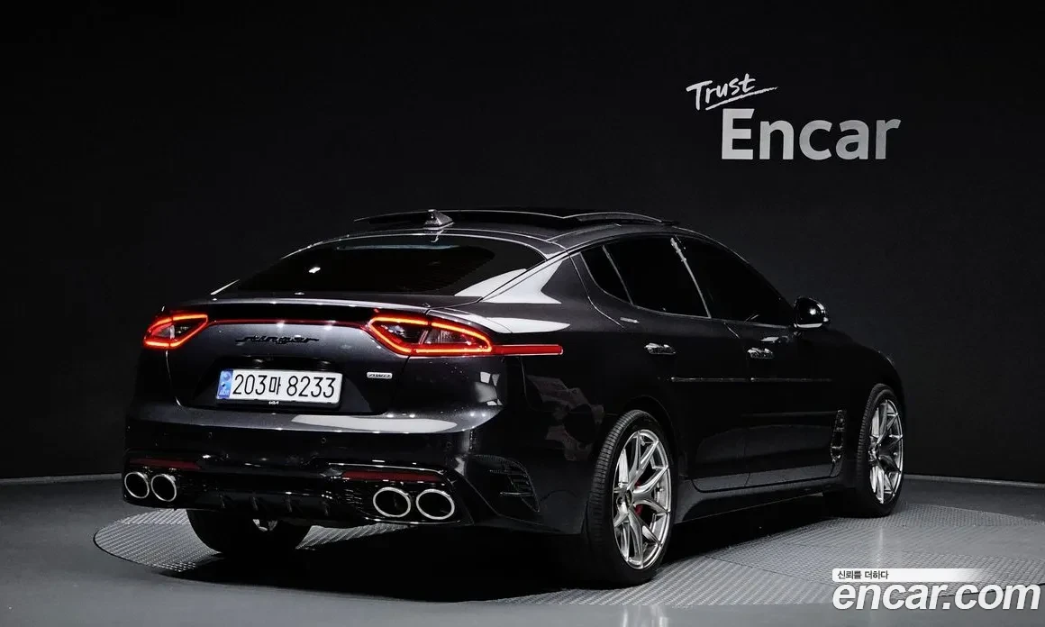 Kia Stinger AWD * HeadsUp * Обдух/Подгрев * 360, снимка 2 - Автомобили и джипове - 54726920