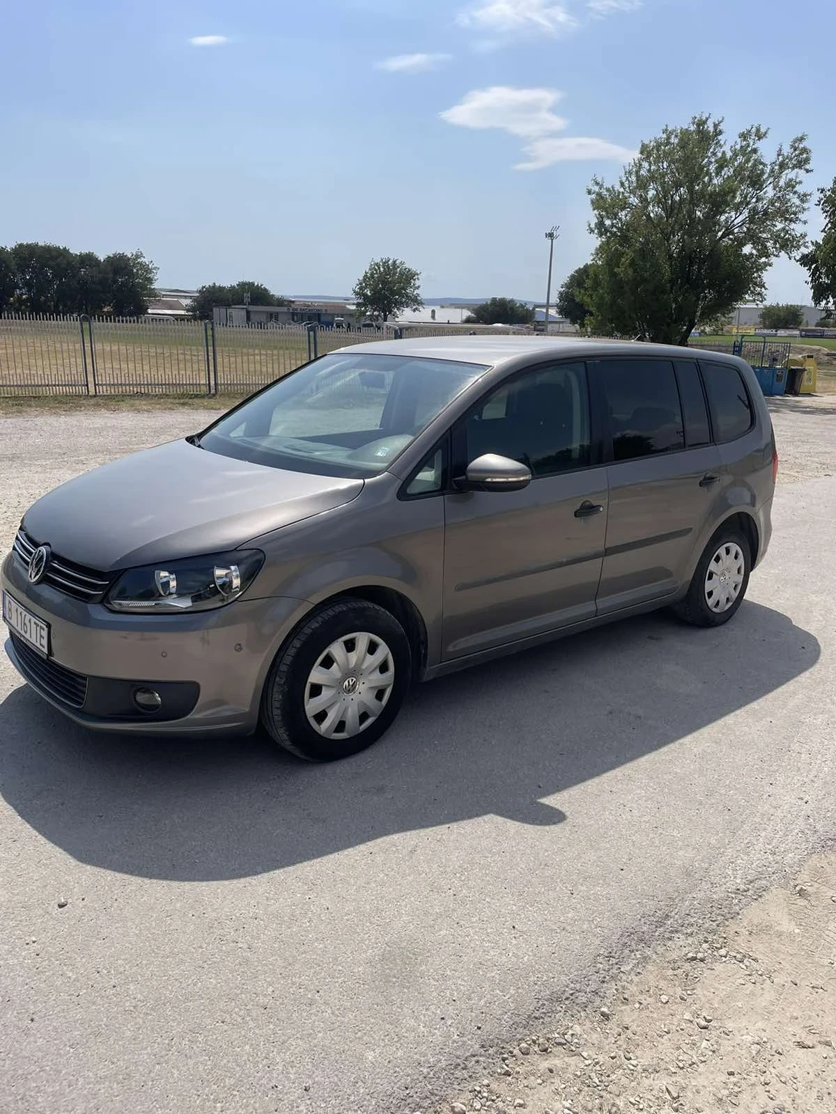 VW Touran 1.6 tdi bluemotion, снимка 11 - Автомобили и джипове - 55942555