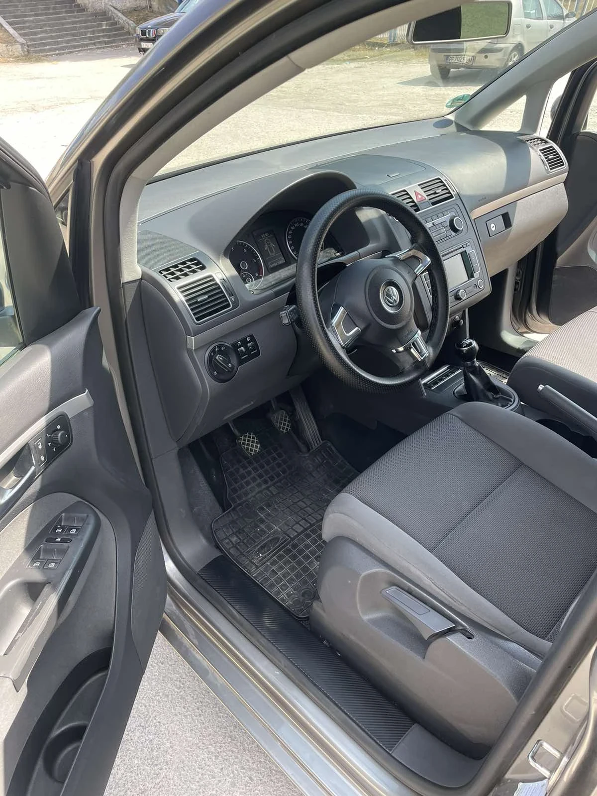 VW Touran 1.6 tdi bluemotion, снимка 16 - Автомобили и джипове - 55942555