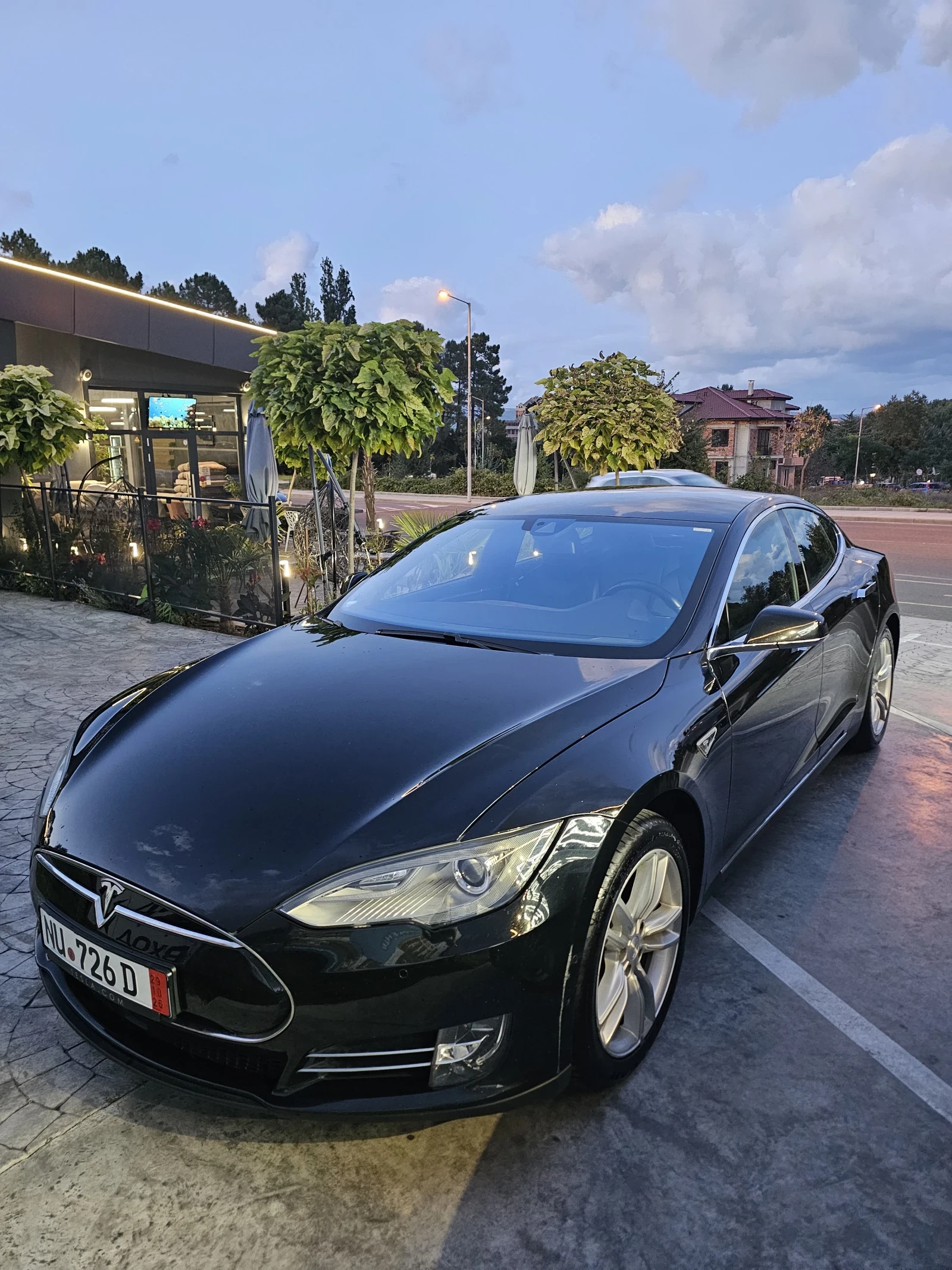 Tesla Model S 85D 420hp