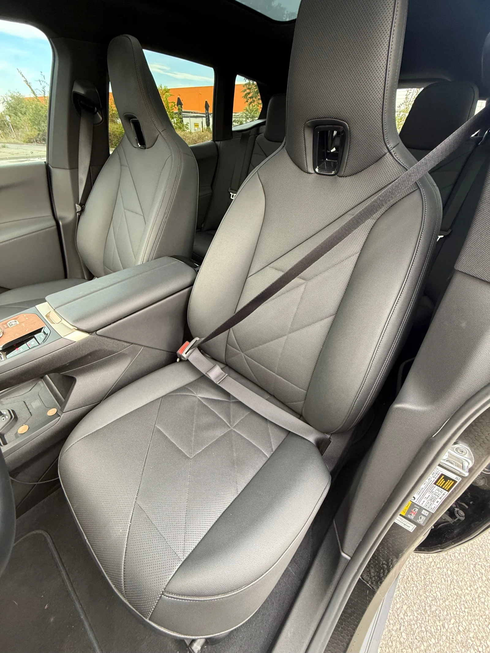 BMW iX BMW IX M50 BLACK AND GOLD | Mobile.bg � ����������� 11