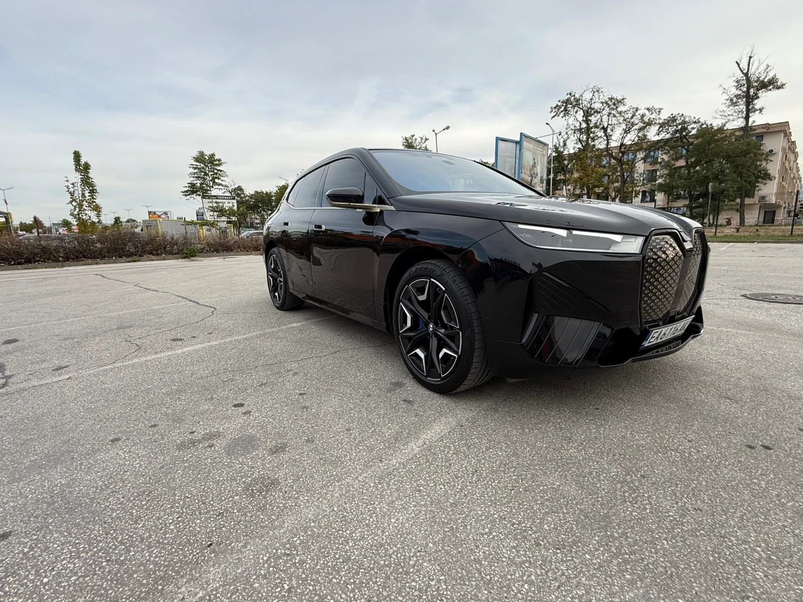 BMW iX BMW IX M50 BLACK AND GOLD | Mobile.bg � ����������� 2