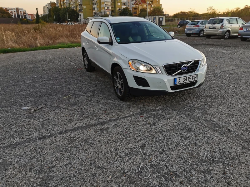 Volvo XC60 2.4 4x4, снимка 3 - Автомобили и джипове - 47561358