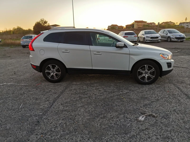 Volvo XC60 2.4 4x4, снимка 4 - Автомобили и джипове - 47561358