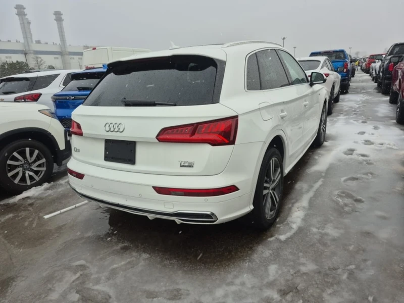 Audi Q5 * TECH PRESTIGE * CARFAX * БЕЗ ПЪРВОНАЧАЛНА ВНОСКА, снимка 3 - Автомобили и джипове - 52957019