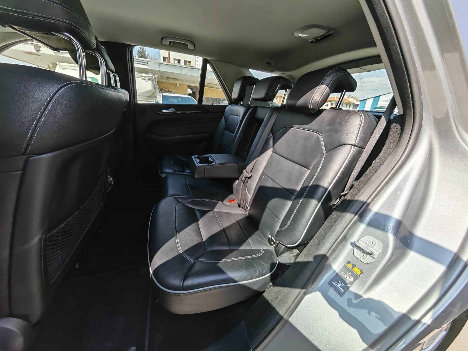 Mercedes-Benz ML 350 4 Matic* Airmatic* Memory* LED* Harman/Kardon, снимка 15 - Автомобили и джипове - 53866864