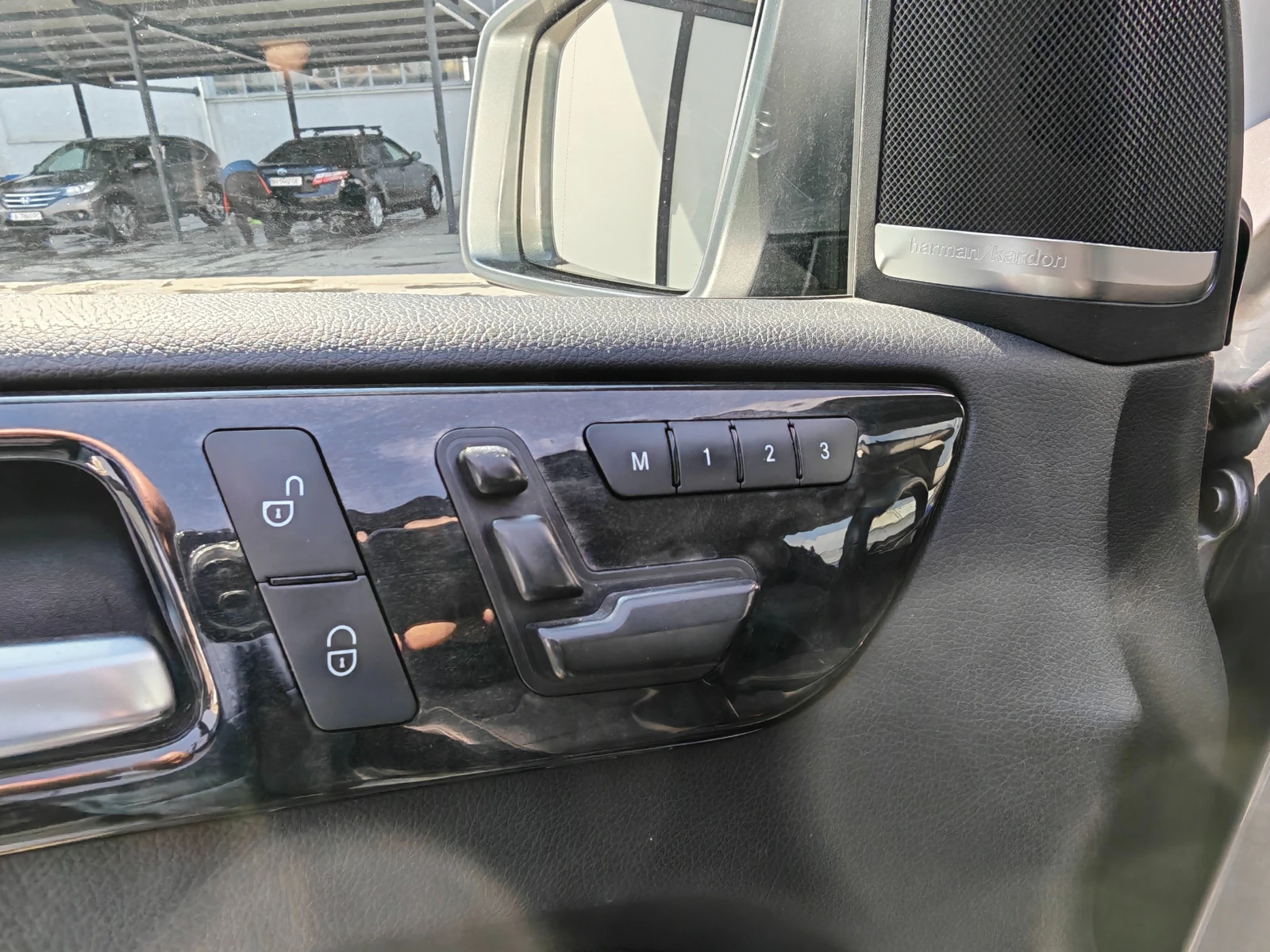 Mercedes-Benz ML 350 4 Matic* Airmatic* Memory* LED* Harman/Kardon, снимка 6 - Автомобили и джипове - 53866864