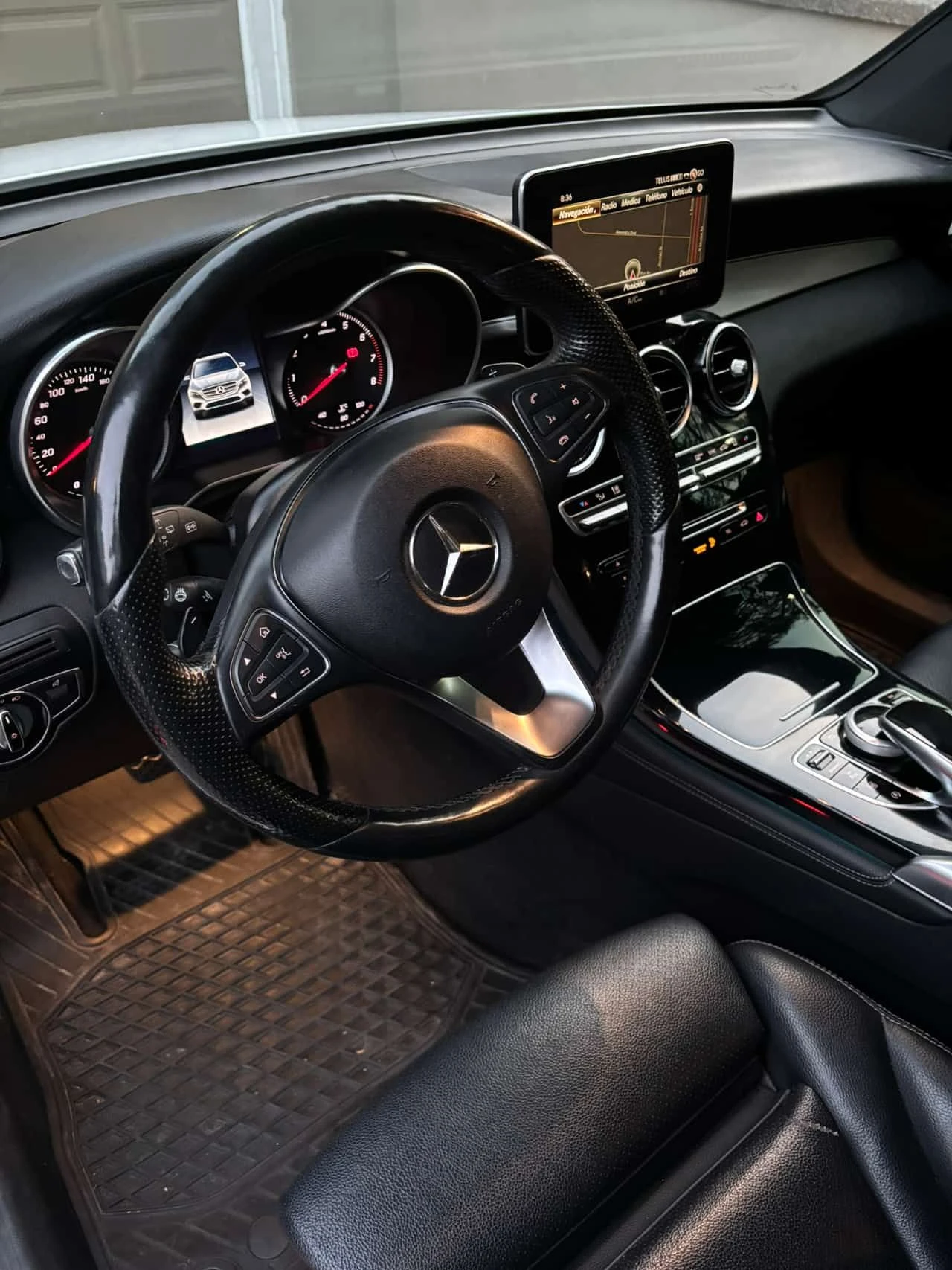 Mercedes-Benz GLC 300 * PANO * ПОДГРЕВИ * КАМЕРА * ПАМЕТ * NAVI, снимка 12 - Автомобили и джипове - 54117089