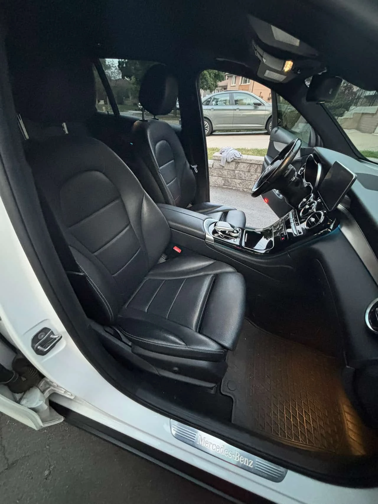 Mercedes-Benz GLC 300 * PANO * ПОДГРЕВИ * КАМЕРА * ПАМЕТ * NAVI, снимка 10 - Автомобили и джипове - 54117089