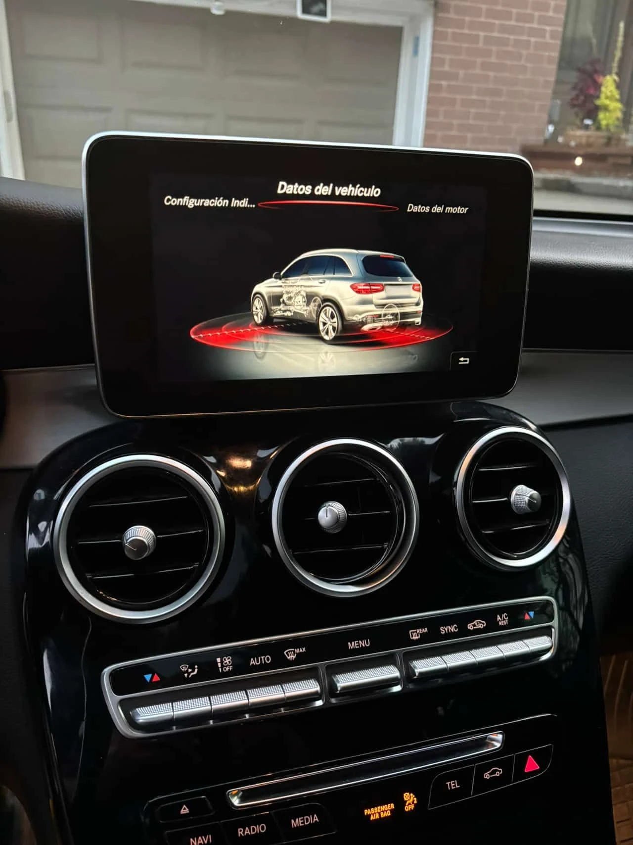 Mercedes-Benz GLC 300 * PANO * ПОДГРЕВИ * КАМЕРА * ПАМЕТ * NAVI, снимка 14 - Автомобили и джипове - 54117089